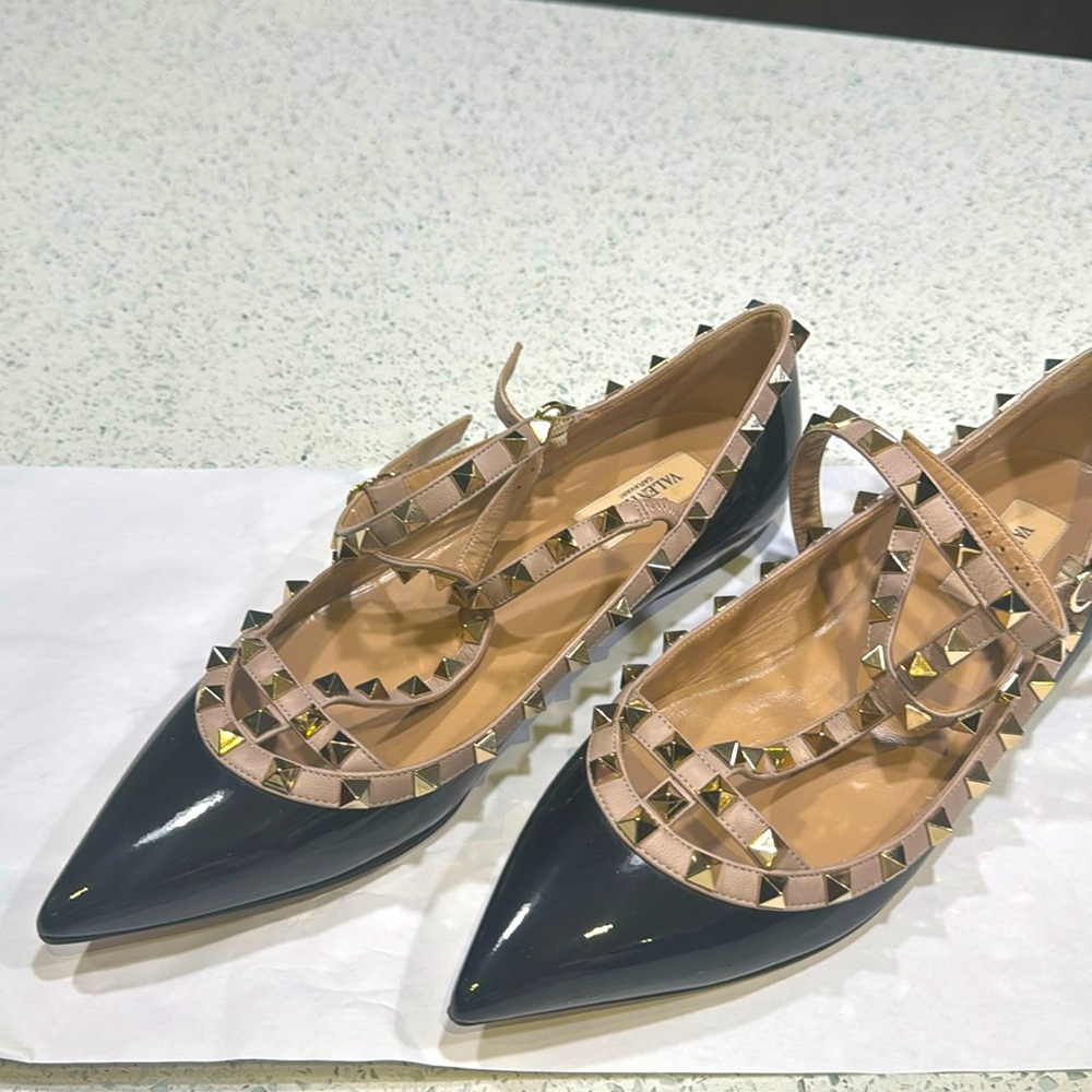 Valentino Garavani Black and Tan Rockstud Flats